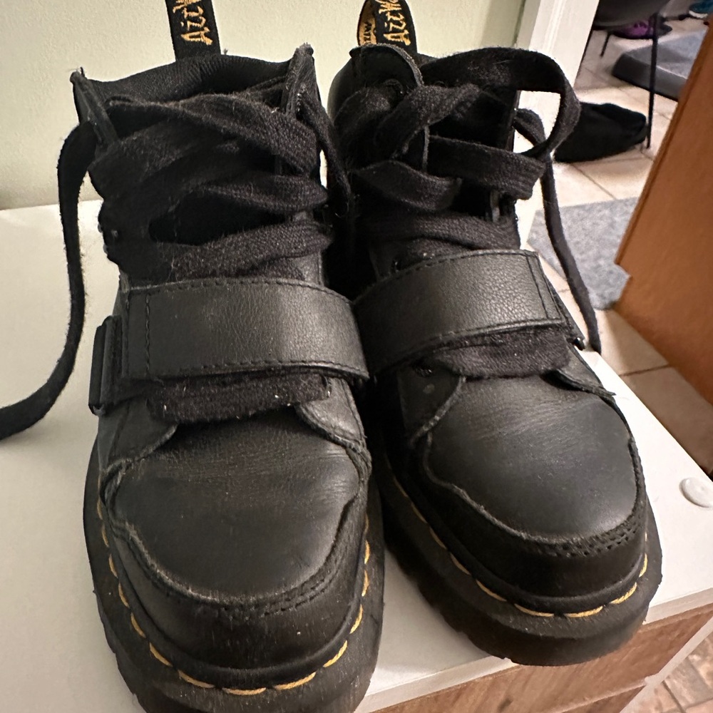 Like New Doc dr Martens boots black shoes sz 6 stylish high platform ZUMA II 36